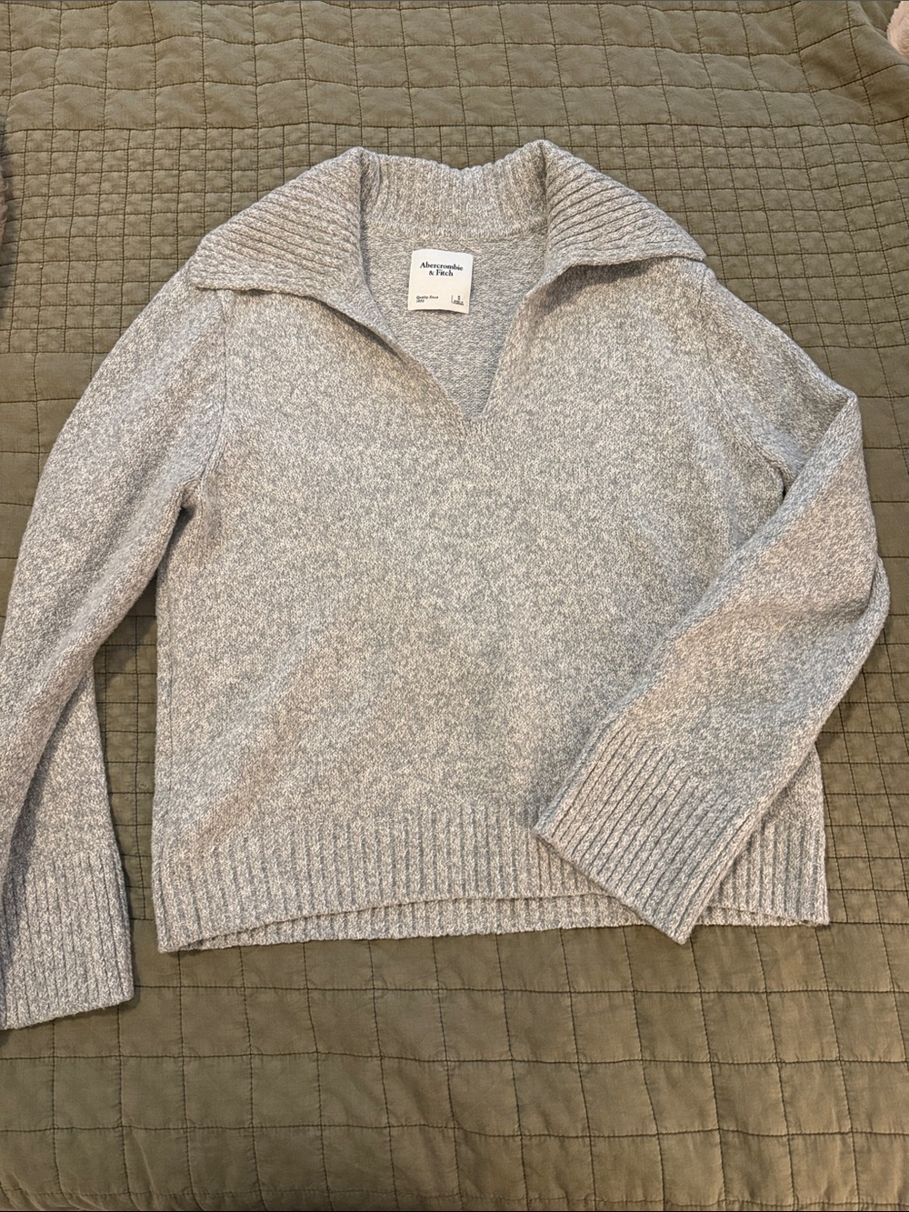 Abercrombie & Fitch Light Gray V‑Neck Collared Knit Sweater